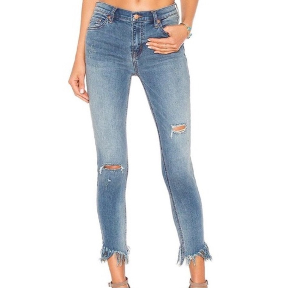 Free People ‘Great Heights’ Frayed Skinny Jean, Size: 25 Short